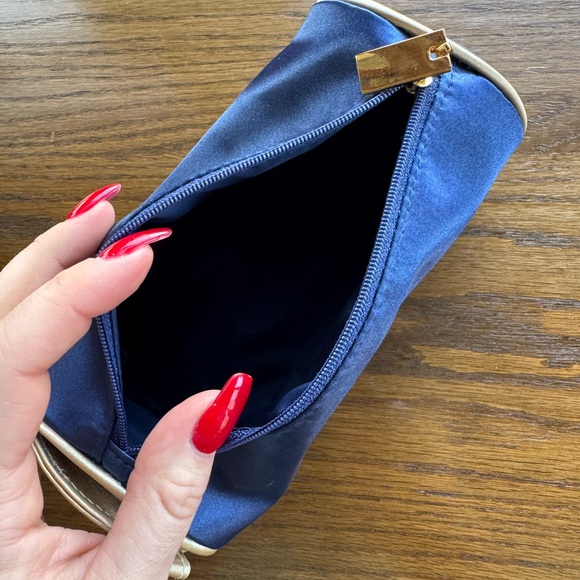 Dior Blue Travel Bag. (only come with pouch not the tube ) - Picture 11 of 11